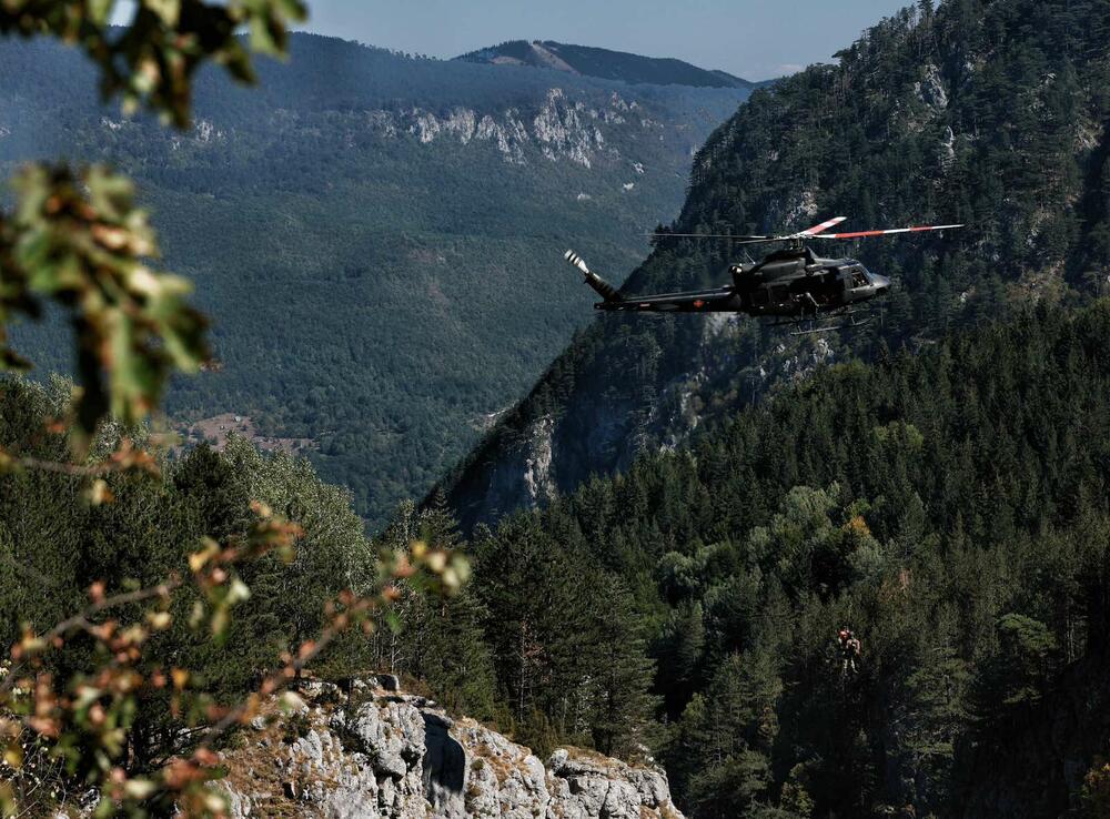 <p>Danom visokih zvanica i završnim prikazom sposobnosti učesnika na Pirlitoru, danas završena međunarodna vojna vježba planinskog ratovanja CC26, najveća međunarodna vojna vježba do sada održana u Crnoj Gori</p>
