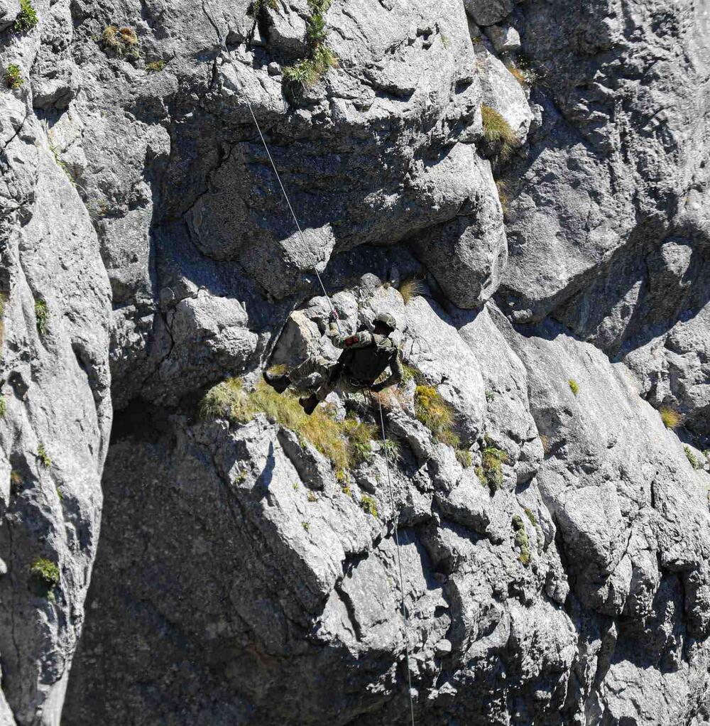 <p>Danom visokih zvanica i završnim prikazom sposobnosti učesnika na Pirlitoru, danas završena međunarodna vojna vježba planinskog ratovanja CC26, najveća međunarodna vojna vježba do sada održana u Crnoj Gori</p>