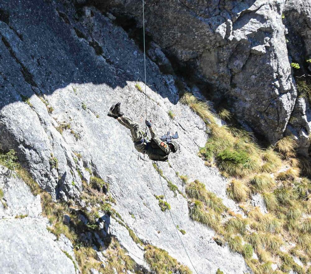 <p>Danom visokih zvanica i završnim prikazom sposobnosti učesnika na Pirlitoru, danas završena međunarodna vojna vježba planinskog ratovanja CC26, najveća međunarodna vojna vježba do sada održana u Crnoj Gori</p>