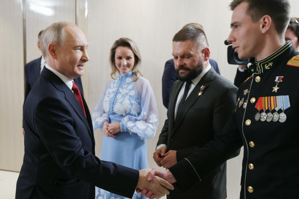 Putin i Golovin tokom sastanka sa liderima Jedinstvene Rusije u Moskvi 5. septembra, Foto: Beta/AP