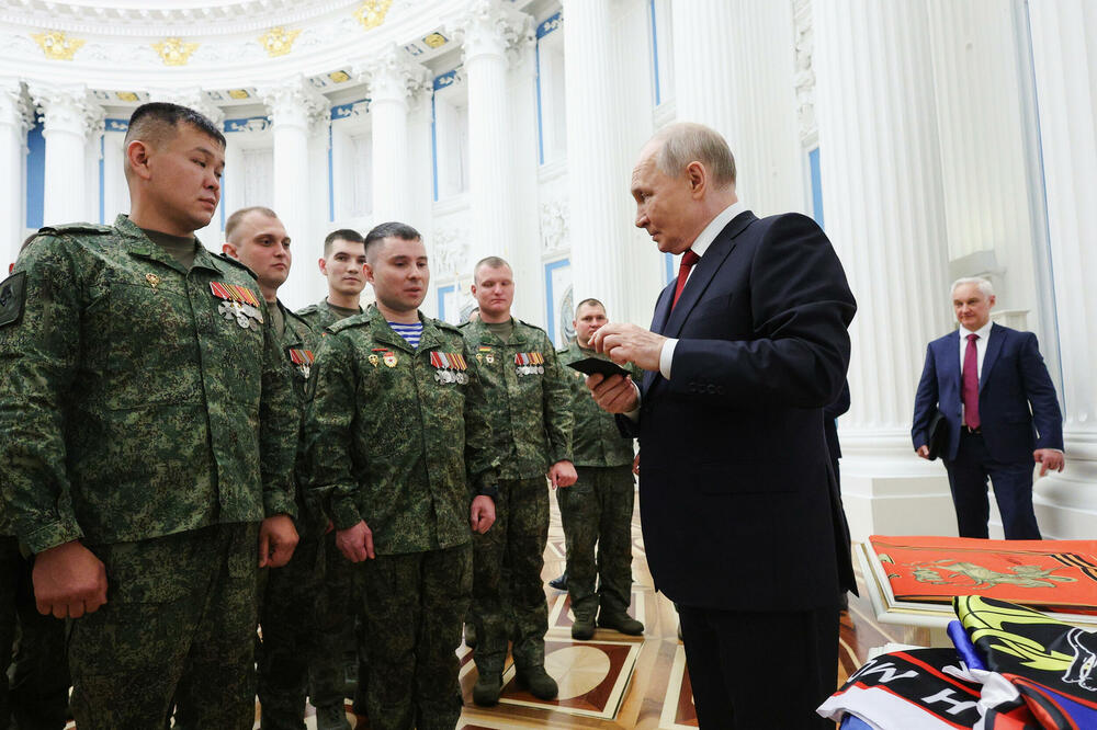 Putin sa pripadnicima vojske u Kremlju 12. juna 2026.