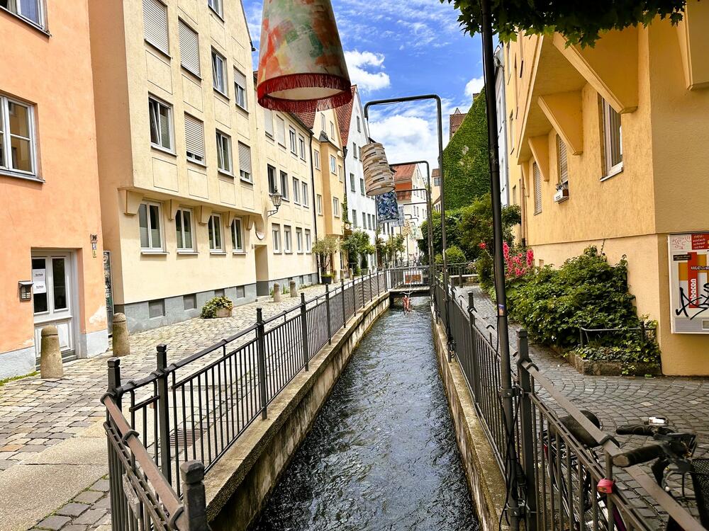 Ulica i kanal u četvrti Leh
