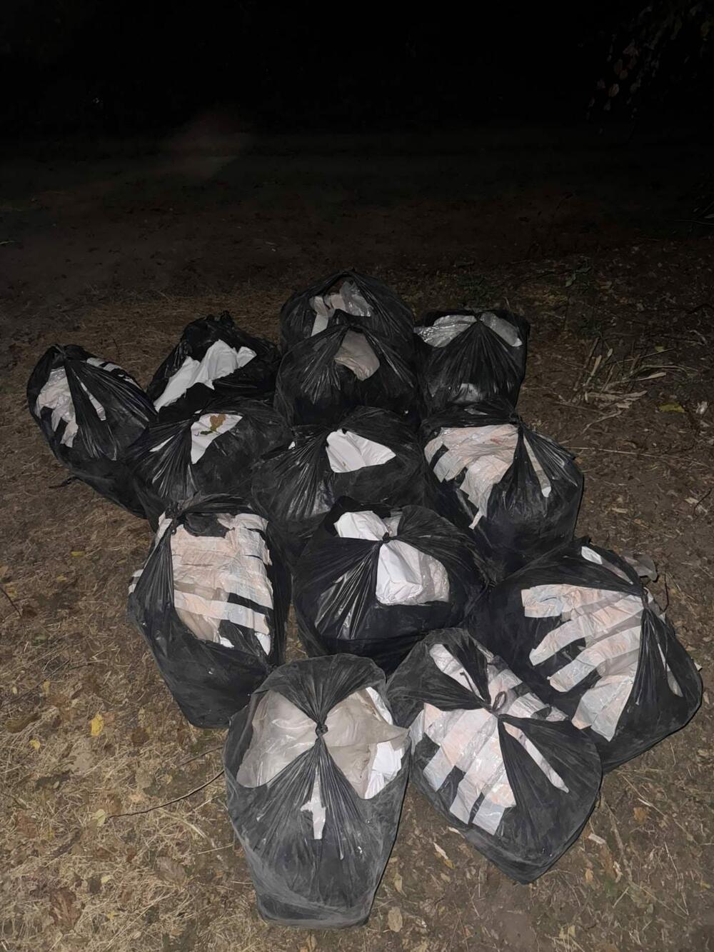 <p>Sumnja se da je duvan prokrijumčaren iz Albanije, radi dalje nelegalne prodaje na teritoriji Crne Gore</p>