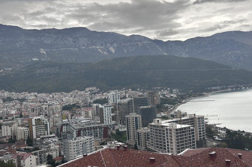 Nikad veća gradnja, ali slabija naplata: BUdva, Foto: Vuk Lajović
