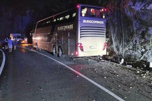 Vođa puta teško povrijeđen u udesu autobusa koji je prevozio...