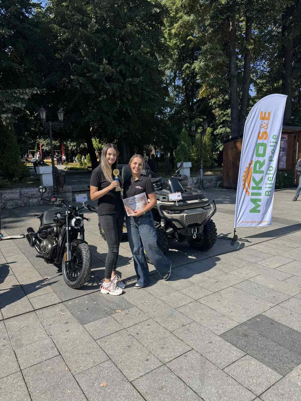 <p>Na brojnim štandovima bili su izloženi domaći proizvodi, rukotvorine, a predstavljeni su i potencijali bjelopoljskog kraja</p>