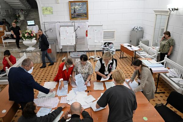 Izbori u Rusiji: Vladajuća stranka Jedinstvena Rusija na putu ka...