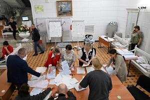 Izbori u Rusiji: Vladajuća stranka Jedinstvena Rusija na putu ka...
