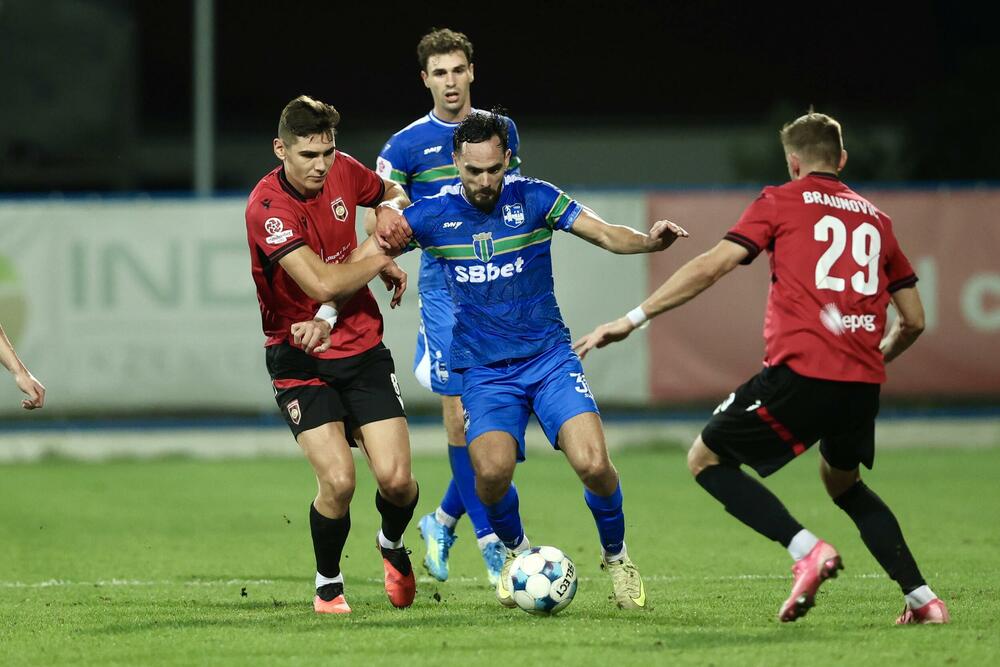 <p>Ulcinjani danas u 9. kolu MeridianBet 1. CFL savladali Jezero 4:1. Dečić igrao neriješeno sa Mornarom (1:1), Bokelj SBBet savladao Mladost Lob.Bet 3:0</p>