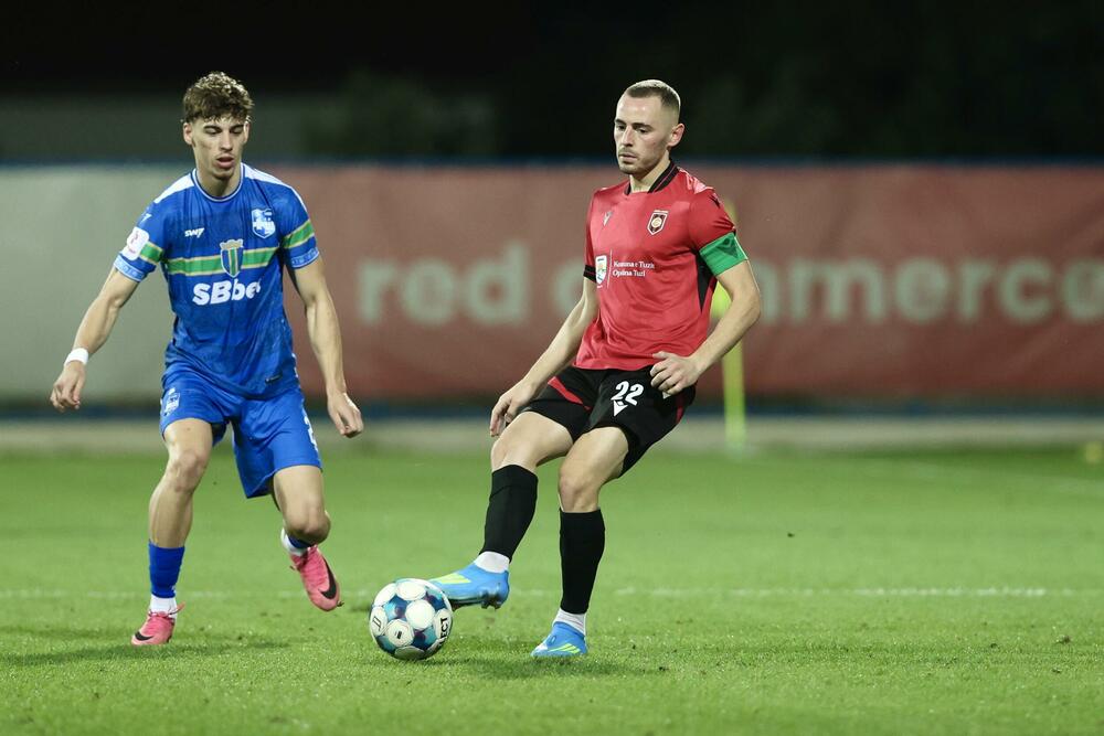 <p>Ulcinjani danas u 9. kolu MeridianBet 1. CFL savladali Jezero 4:1. Dečić igrao neriješeno sa Mornarom (1:1), Bokelj SBBet savladao Mladost Lob.Bet 3:0</p>