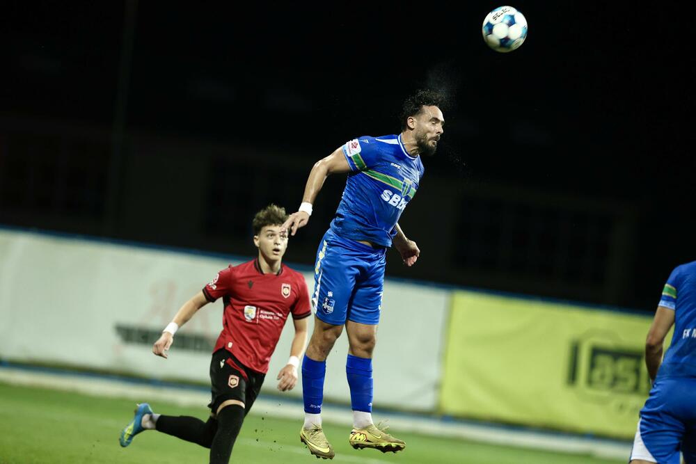 <p>Ulcinjani danas u 9. kolu MeridianBet 1. CFL savladali Jezero 4:1. Dečić igrao neriješeno sa Mornarom (1:1), Bokelj SBBet savladao Mladost Lob.Bet 3:0</p>