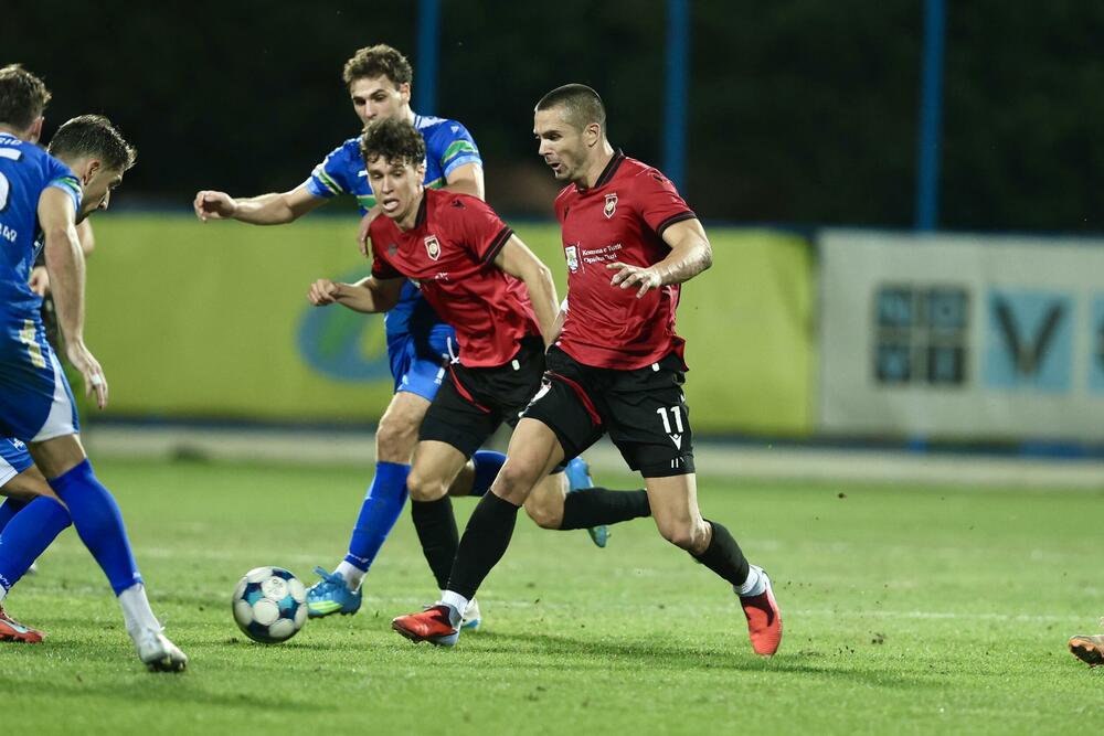 <p>Ulcinjani danas u 9. kolu MeridianBet 1. CFL savladali Jezero 4:1. Dečić igrao neriješeno sa Mornarom (1:1), Bokelj SBBet savladao Mladost Lob.Bet 3:0</p>