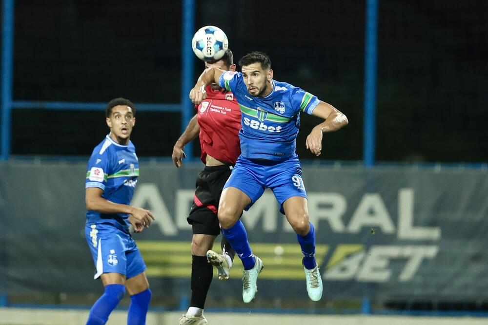 <p>Ulcinjani danas u 9. kolu MeridianBet 1. CFL savladali Jezero 4:1. Dečić igrao neriješeno sa Mornarom (1:1), Bokelj SBBet savladao Mladost Lob.Bet 3:0</p>