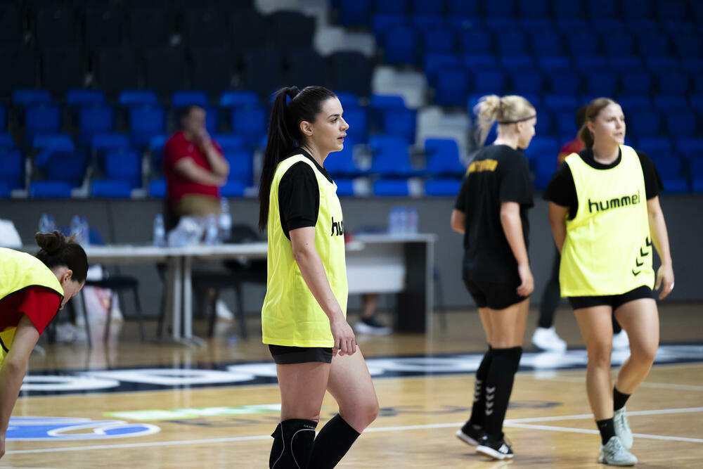 <p>Crnogorske rukometašice počele EHF sedmicu tokom koje će nastupiti na "ex-Yu" turniru u Ohridu - "lavice" se spremaju za EP, a misle i na Olimpijske igre</p>