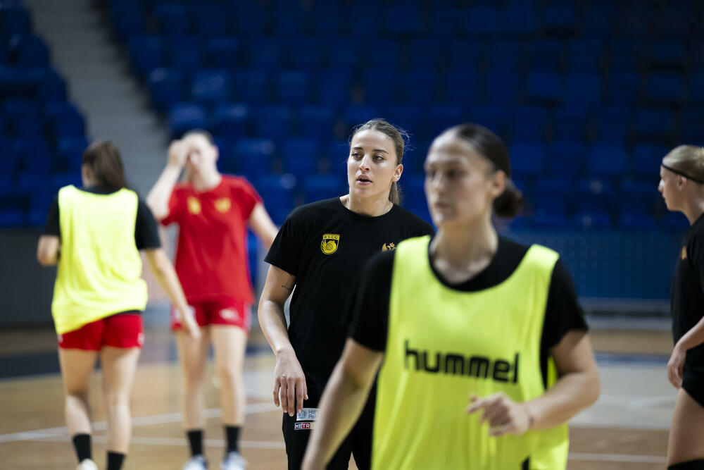 <p>Crnogorske rukometašice počele EHF sedmicu tokom koje će nastupiti na "ex-Yu" turniru u Ohridu - "lavice" se spremaju za EP, a misle i na Olimpijske igre</p>