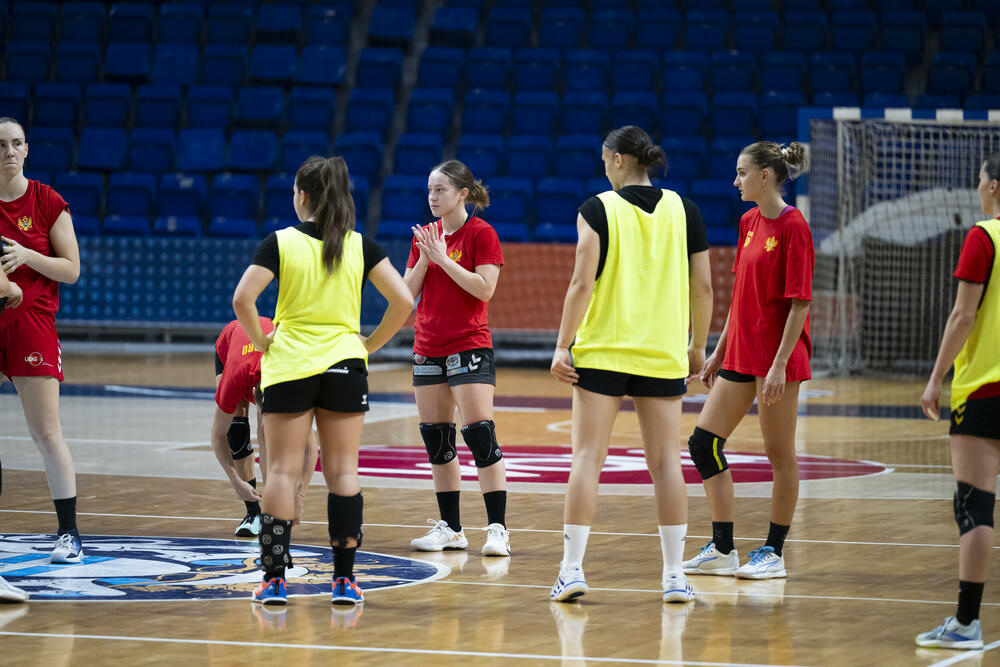 <p>Crnogorske rukometašice počele EHF sedmicu tokom koje će nastupiti na "ex-Yu" turniru u Ohridu - "lavice" se spremaju za EP, a misle i na Olimpijske igre</p>