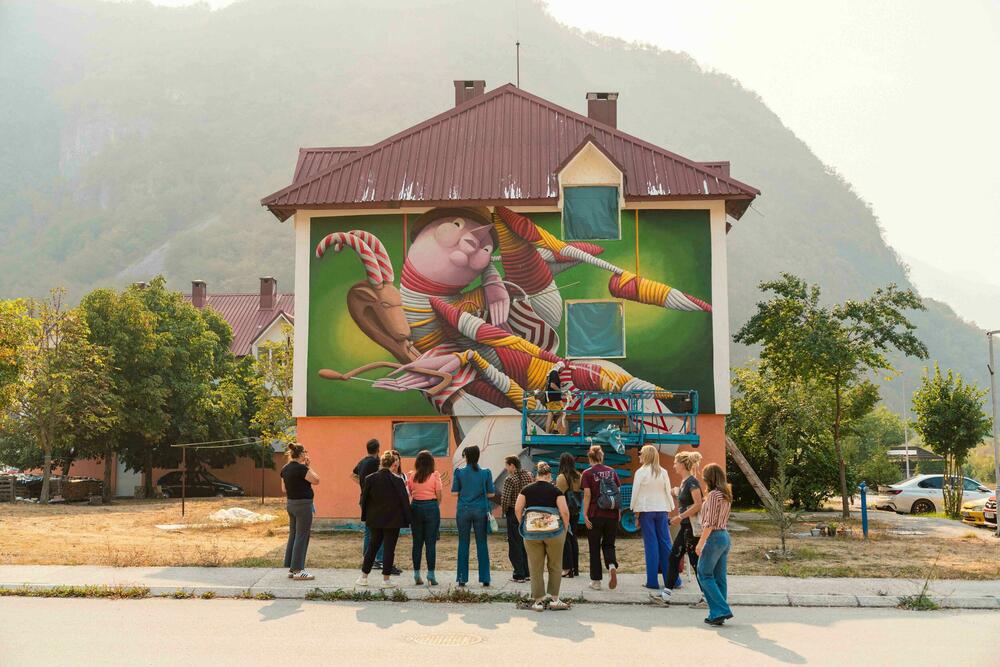 <p>Mural Lab Šavnik 2026 okupio umjetnike iz Crne Gore, regiona i Evrope, a grad sada krasi šest novih murala inspirisanih crnogorskim nasljeđem, prirodom i savremenom umjetnošću</p>
