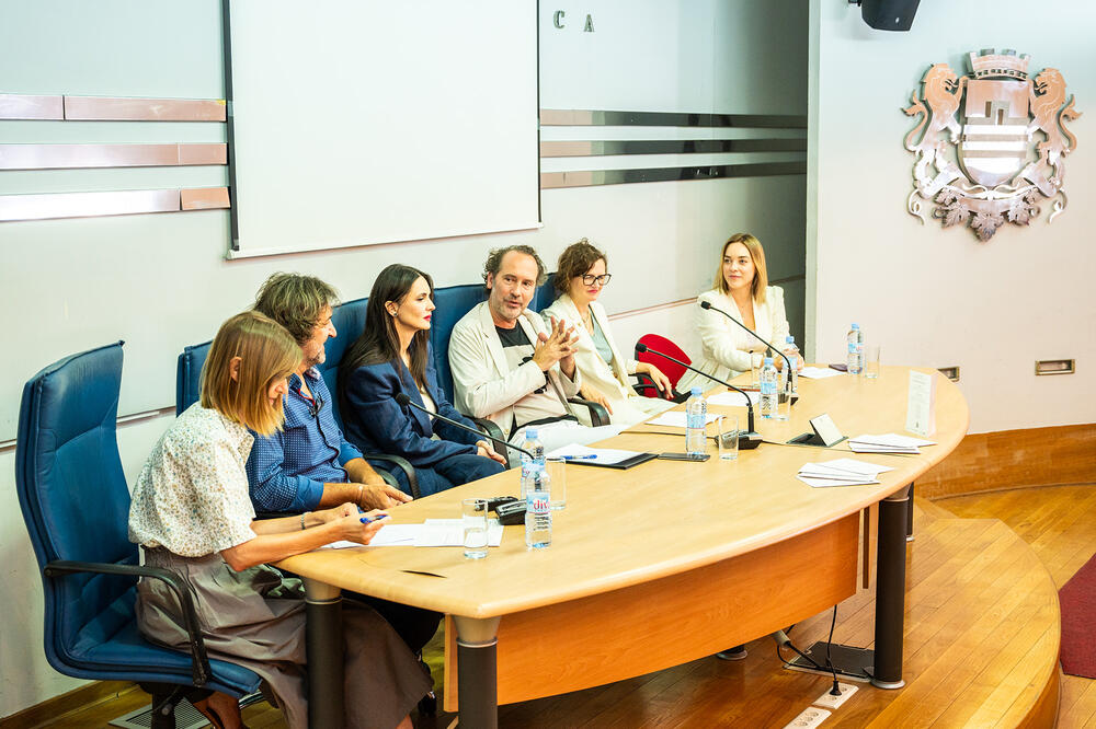 Sa konferencije za medije