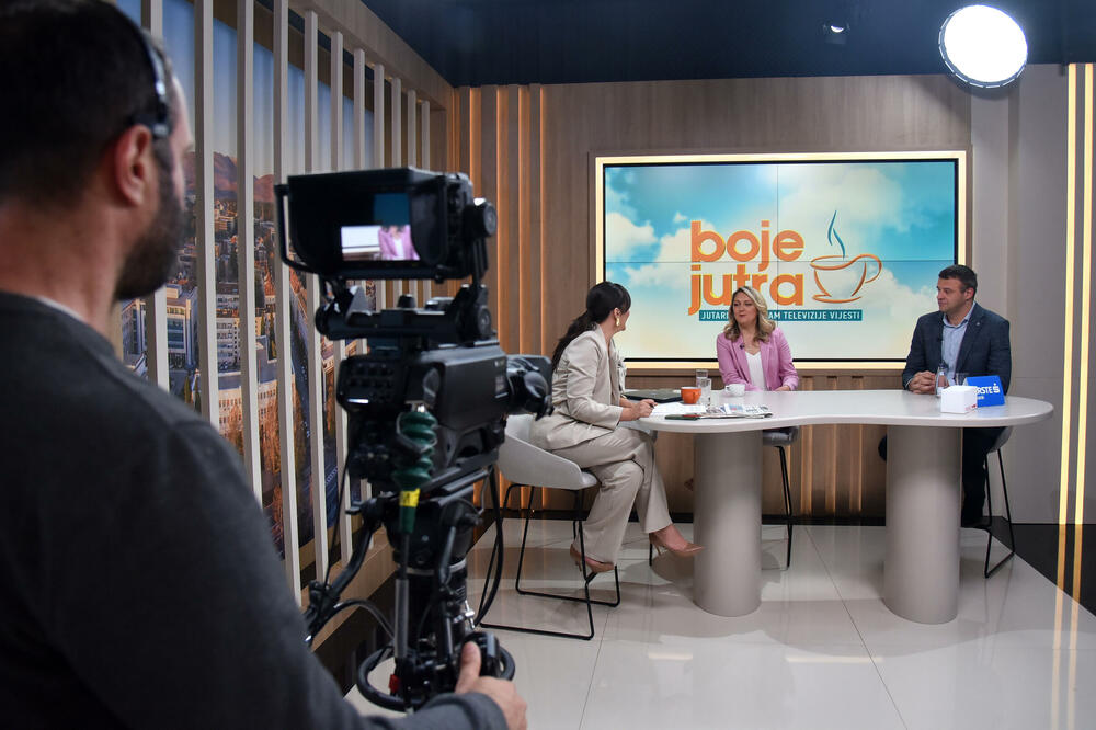 Ima i štetnih efekata: Detalj iz studija TV Vijesti, Foto: BORIS PEJOVIC