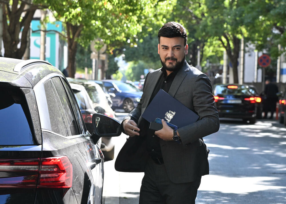<p>"U konstruktivnom razgovoru sa predsjednicima opština konstatovali smo da ćemo zajedničkim radom i punom koordinacijom lokalne i centralne vlasti učiniti 'Euro model' pravim odgovorom za najveći izazov koji kroji budućnost naše zemlje", napisao je premijer Milojko Spajić na društvenoj mreži Iks</p>