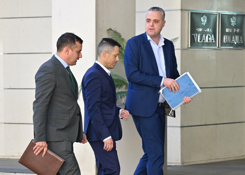 <p>"U konstruktivnom razgovoru sa predsjednicima opština konstatovali smo da ćemo zajedničkim radom i punom koordinacijom lokalne i centralne vlasti učiniti 'Euro model' pravim odgovorom za najveći izazov koji kroji budućnost naše zemlje", napisao je premijer Milojko Spajić na društvenoj mreži Iks</p>
