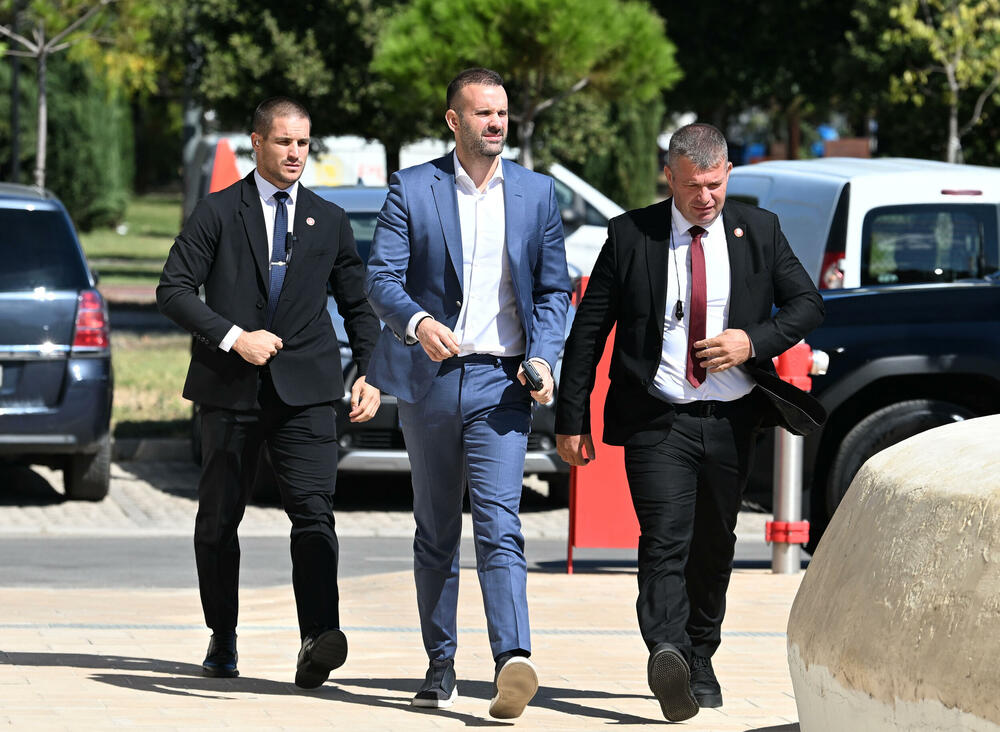 <p>Sastanak se održava u okviru proširene sjednice Upravnog odbora Unije poslodavaca Crne Gore (UPCG), a poslodavci očekuju dodatna objašnjenja predloženih mjera i njihovog uticaja na poslovanje i privredu u cjelini</p>