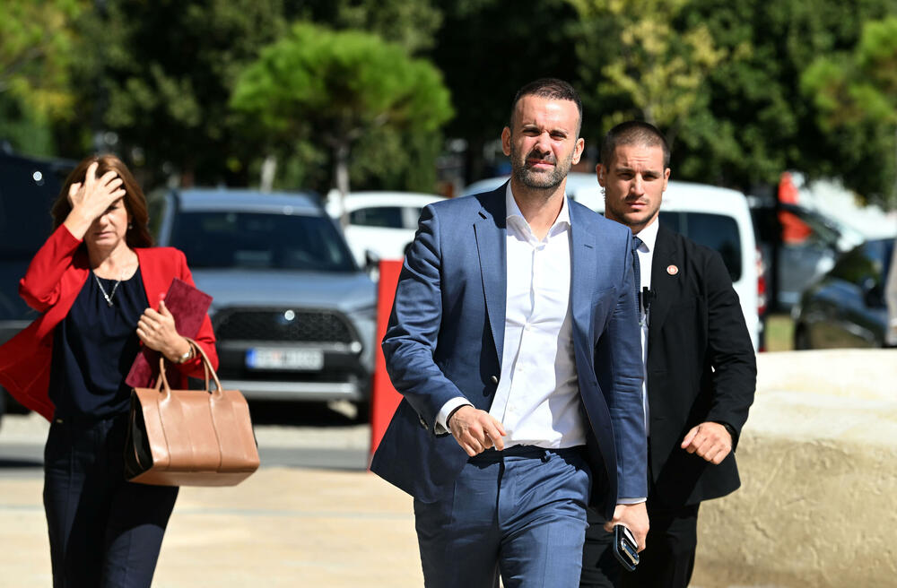 <p>Sastanak se održava u okviru proširene sjednice Upravnog odbora Unije poslodavaca Crne Gore (UPCG), a poslodavci očekuju dodatna objašnjenja predloženih mjera i njihovog uticaja na poslovanje i privredu u cjelini</p>