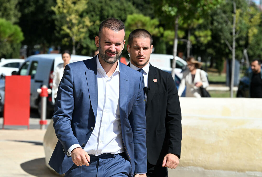 <p>Sastanak se održava u okviru proširene sjednice Upravnog odbora Unije poslodavaca Crne Gore (UPCG), a poslodavci očekuju dodatna objašnjenja predloženih mjera i njihovog uticaja na poslovanje i privredu u cjelini</p>