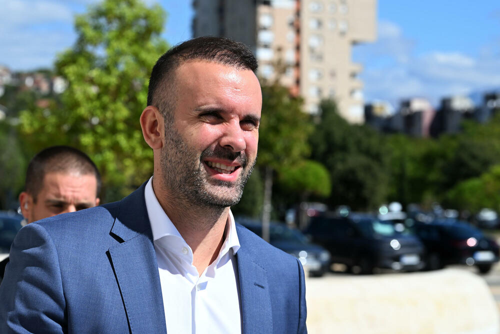 <p>Sastanak se održava u okviru proširene sjednice Upravnog odbora Unije poslodavaca Crne Gore (UPCG), a poslodavci očekuju dodatna objašnjenja predloženih mjera i njihovog uticaja na poslovanje i privredu u cjelini</p>