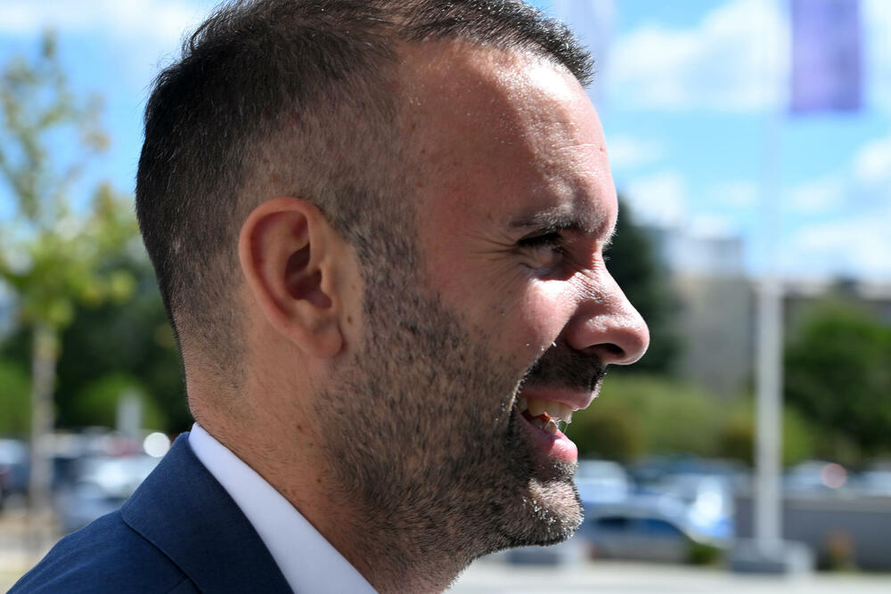 <p>Sastanak se održava u okviru proširene sjednice Upravnog odbora Unije poslodavaca Crne Gore (UPCG), a poslodavci očekuju dodatna objašnjenja predloženih mjera i njihovog uticaja na poslovanje i privredu u cjelini</p>