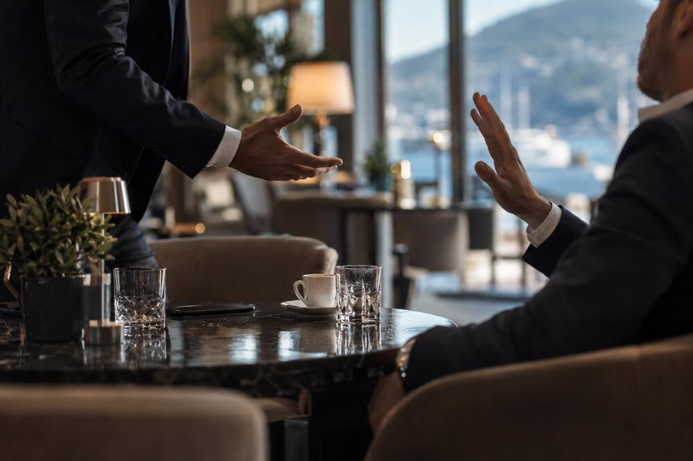 Ražnatović tvrdi da je do sukoba došlo u hotelu (ilustracija), Foto: AI