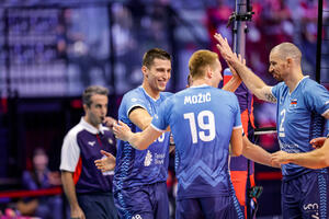 Slovenija četvrti put zaredom u polufinalu EuroVoleja