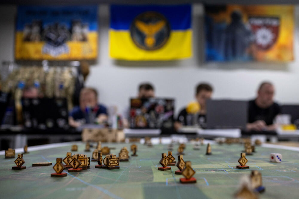 Komandiri tokom simulacije borbenih operacija na Kursu za kapetane u Kijevu, Foto: Rojters