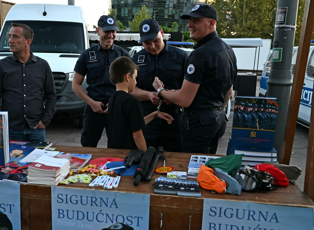 <p>Na događaju građanima predstavljena policijska oprema</p>