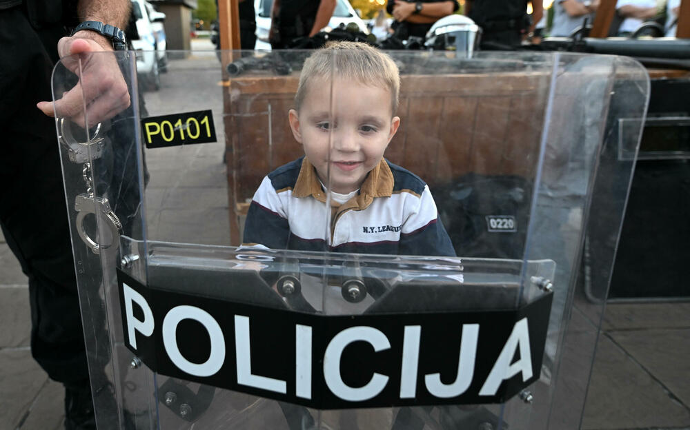 <p>Na događaju građanima predstavljena policijska oprema</p>
