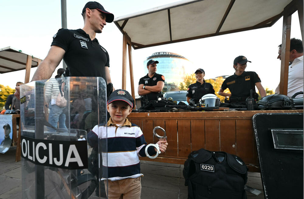 <p>Na događaju građanima predstavljena policijska oprema</p>
