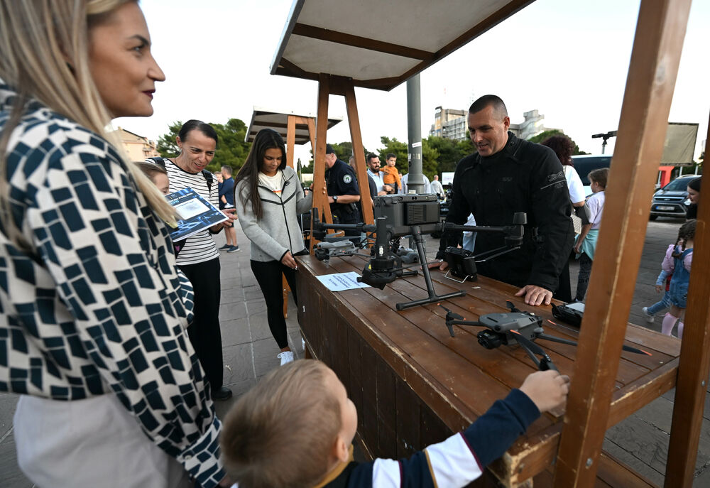 <p>Na događaju građanima predstavljena policijska oprema</p>