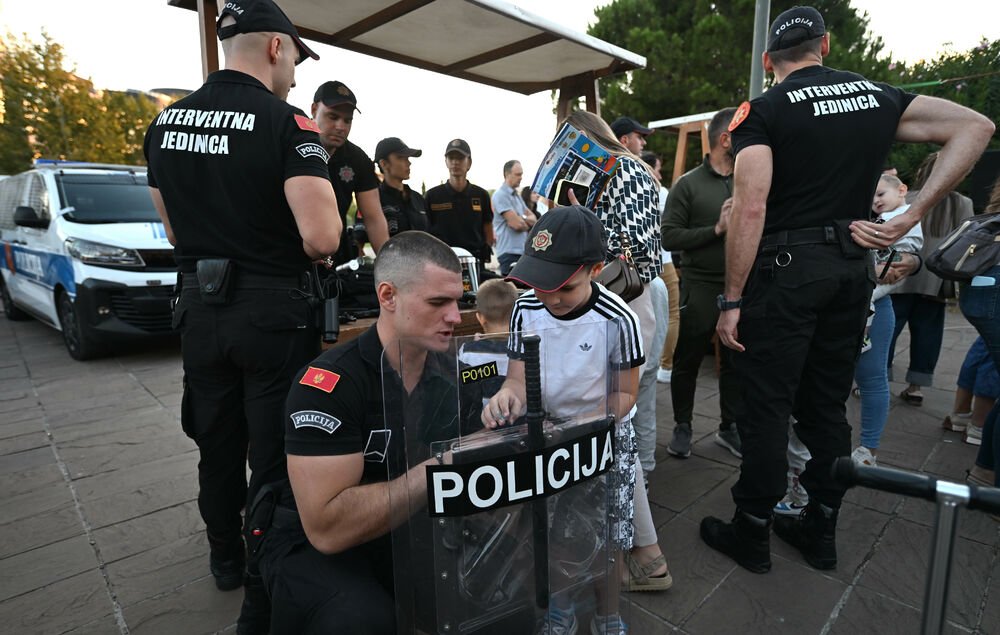 <p>Na događaju građanima predstavljena policijska oprema</p>