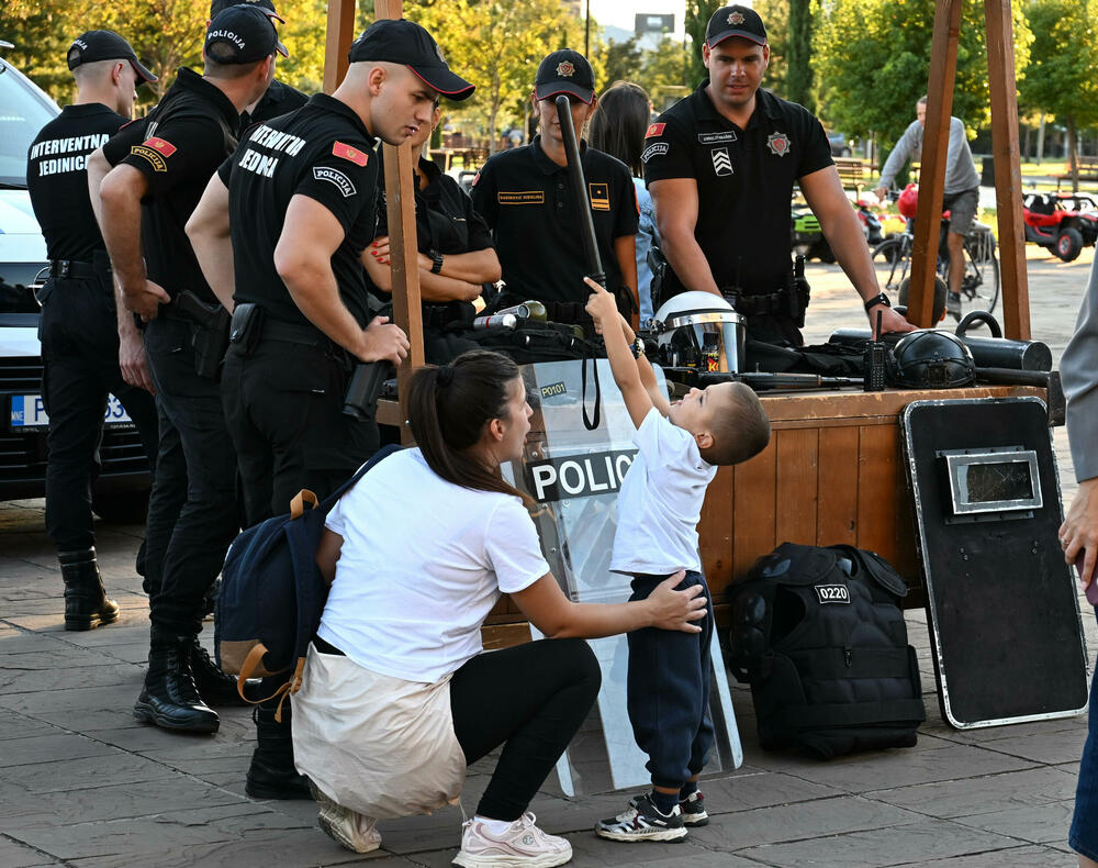 <p>Na događaju građanima predstavljena policijska oprema</p>