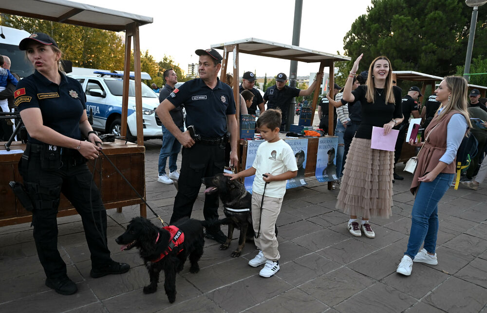 <p>Na događaju građanima predstavljena policijska oprema</p>