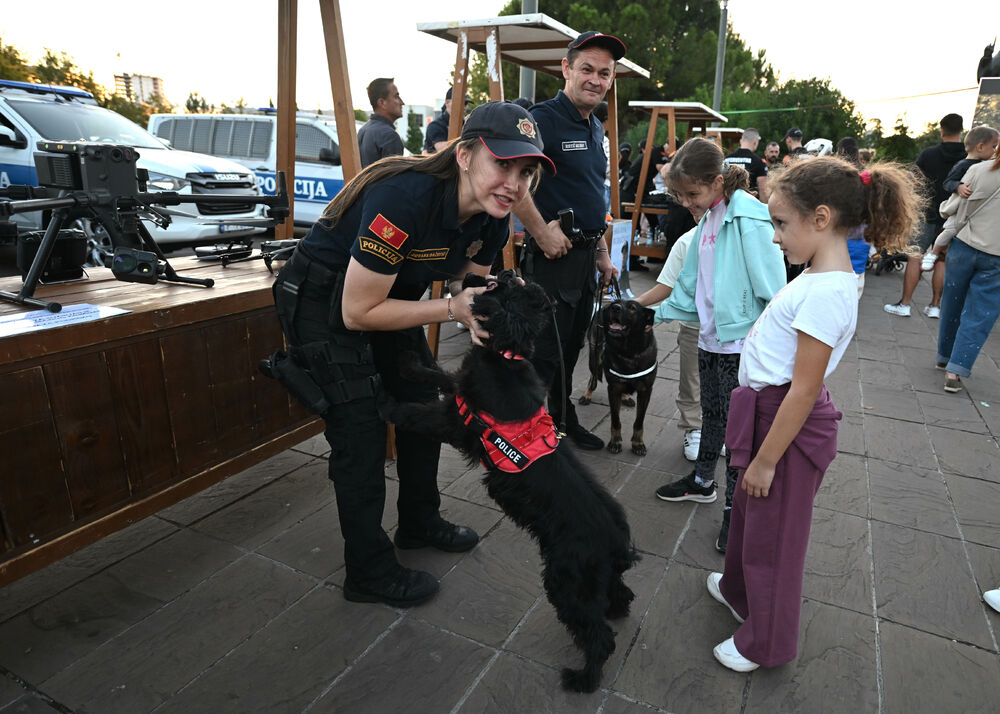 <p>Na događaju građanima predstavljena policijska oprema</p>
