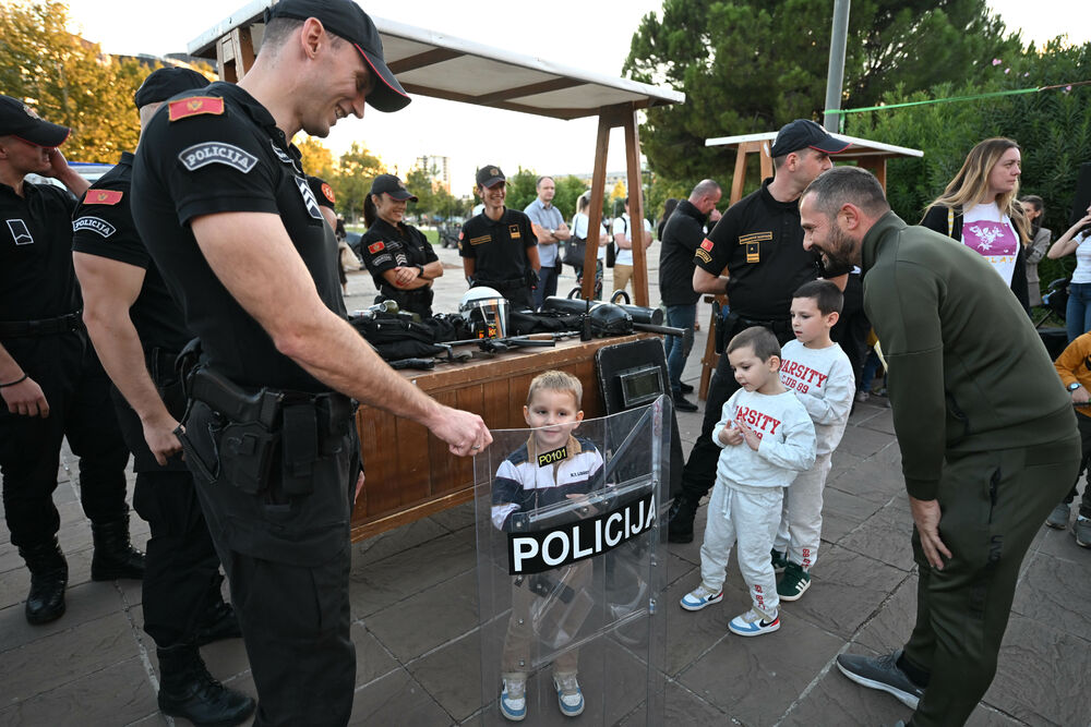 <p>Na događaju građanima predstavljena policijska oprema</p>