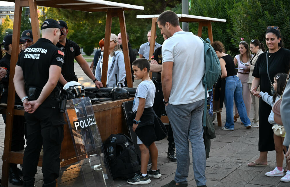 <p>Na događaju građanima predstavljena policijska oprema</p>