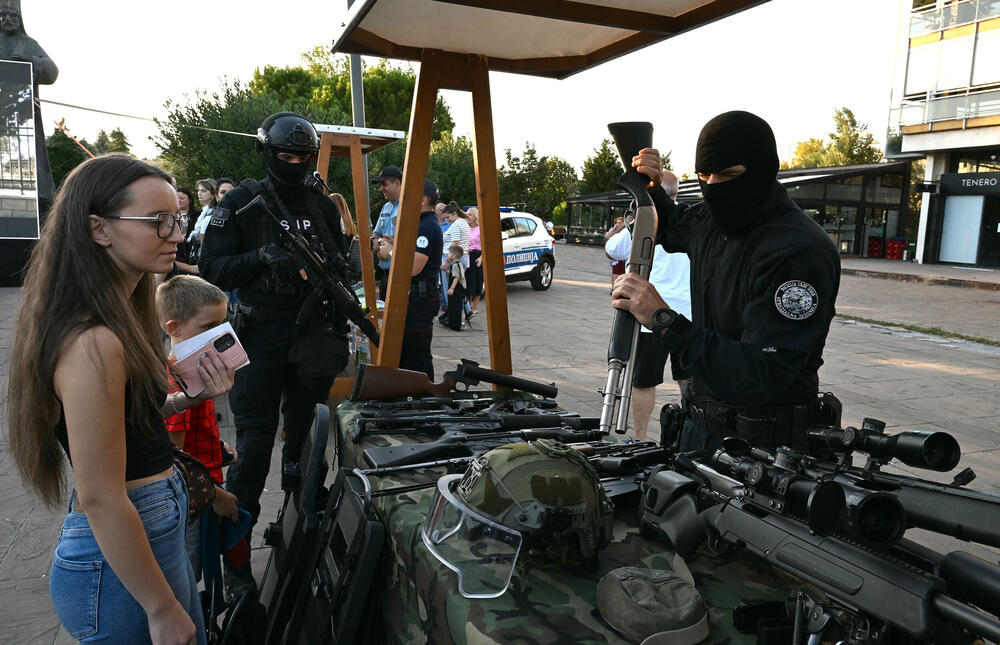 <p>Na događaju građanima predstavljena policijska oprema</p>