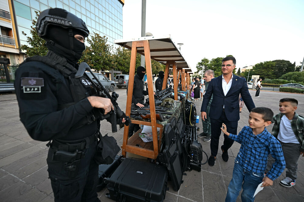 <p>Na događaju građanima predstavljena policijska oprema</p>