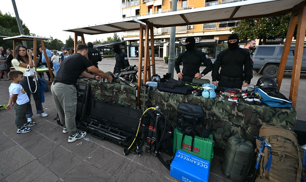 <p>Na događaju građanima predstavljena policijska oprema</p>