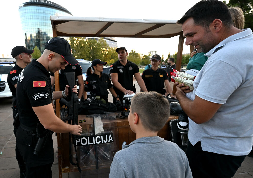 <p>Na događaju građanima predstavljena policijska oprema</p>