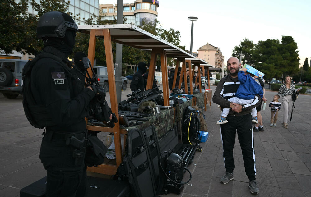 <p>Na događaju građanima predstavljena policijska oprema</p>