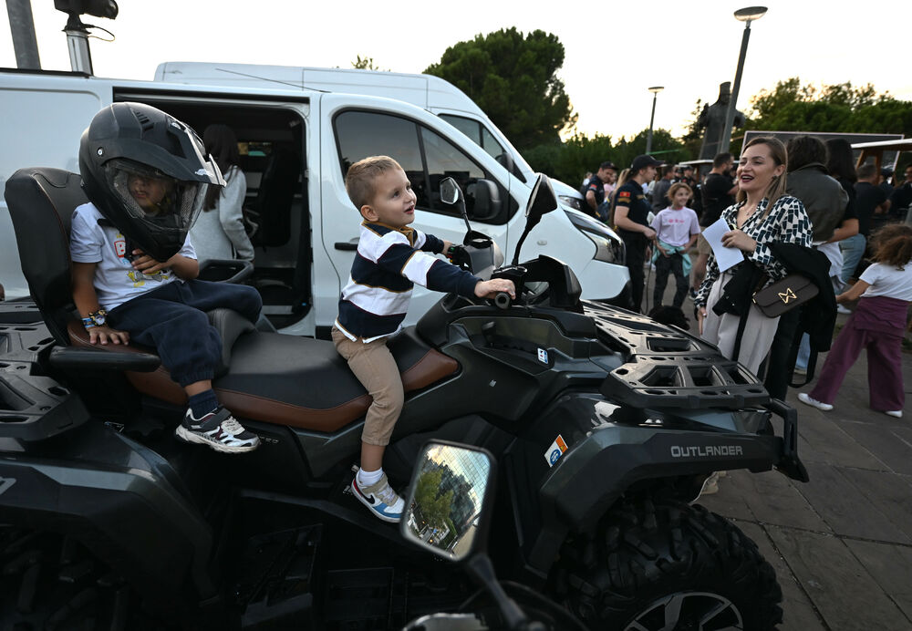 <p>Na događaju građanima predstavljena policijska oprema</p>