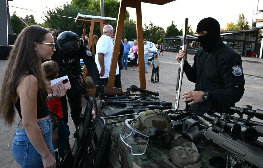 <p>Na događaju građanima predstavljena policijska oprema</p>